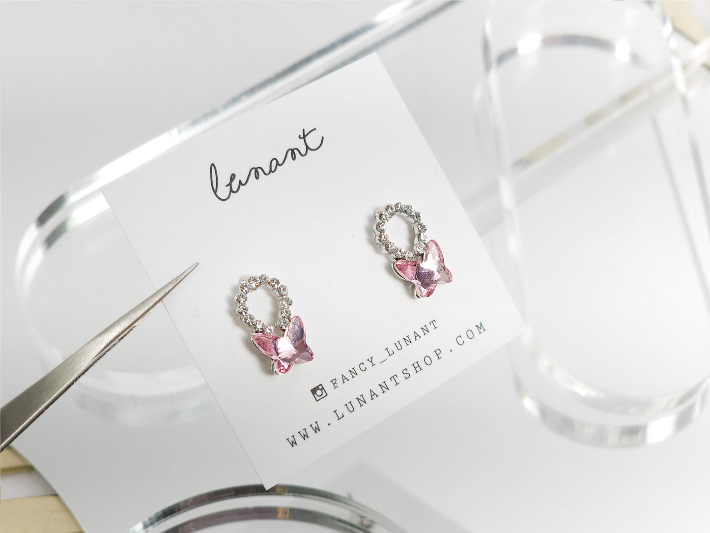 Lilia butterfly stud earring-pink